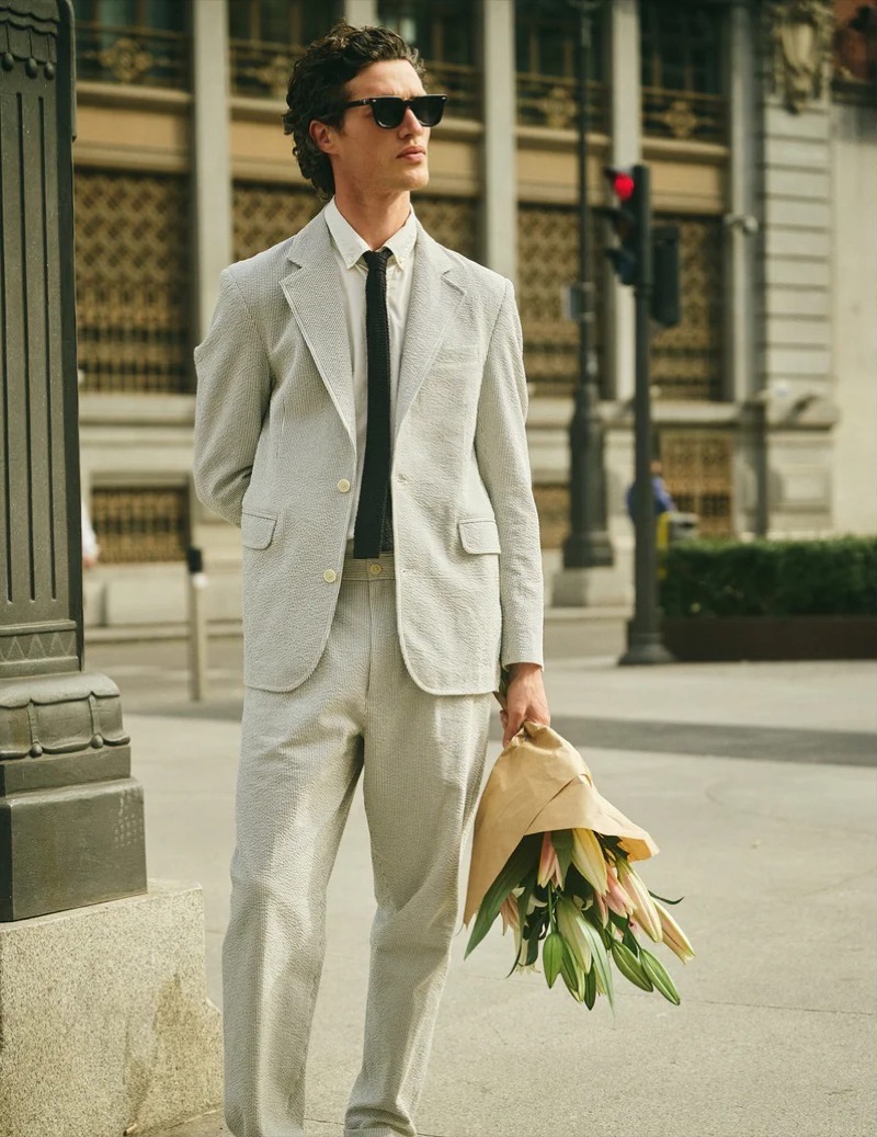 A seersucker blazer and pleated pants perfectly encapsulates formal summer dressing. » Alex Mill Lightens Up for Summer 2025 in Madrid A seersucker blazer and pleated pants perfectly encapsulates formal summer dressing.