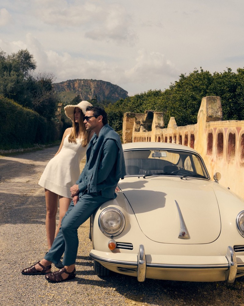 Banana Republic reunites with Giacomo Cavalli for its summer 2025 campaign in Cefalù, Sicily. » Banana Republic Finds Its Summer Mood in Sicily Banana Republic reunites with Giacomo Cavalli for its summer 2025 campaign in Cefalù, Sicily.