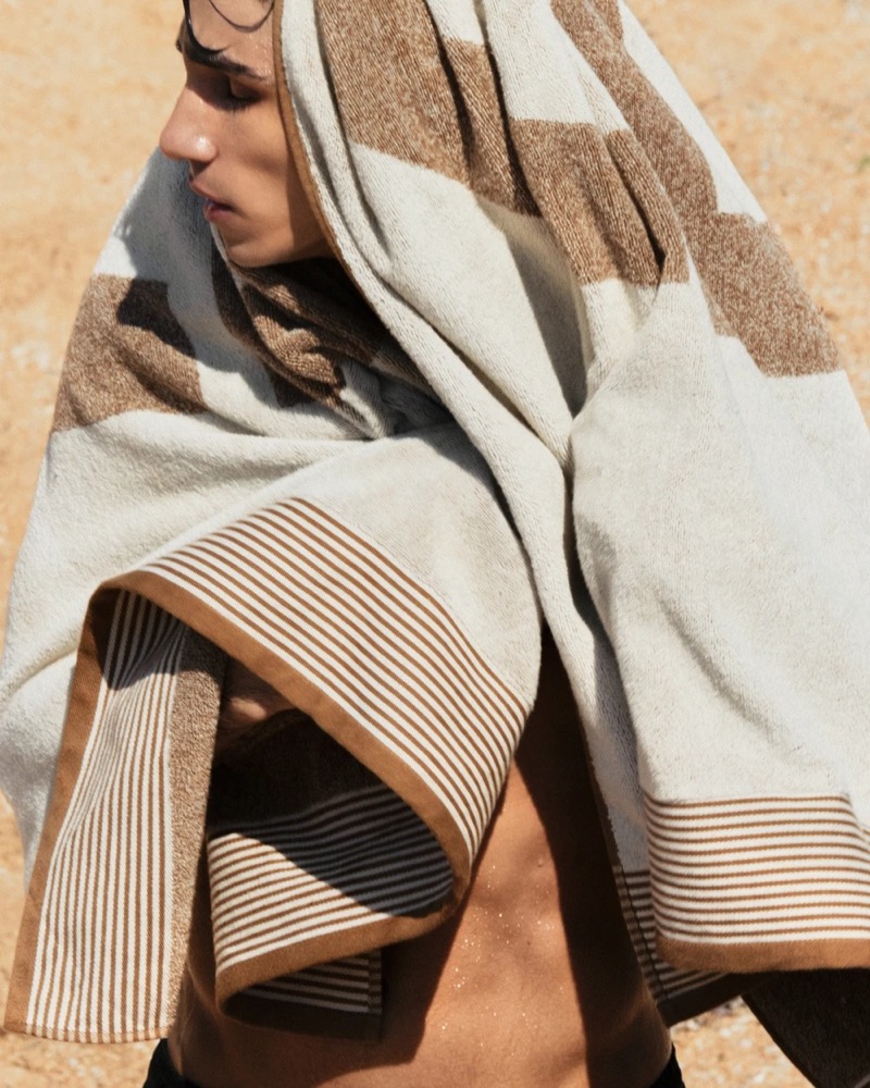 » Giorgio Armani Mare Finds Form in Soft Lines for Summer 2025 Giorgio Armani Mare Spring Summer 2025 004