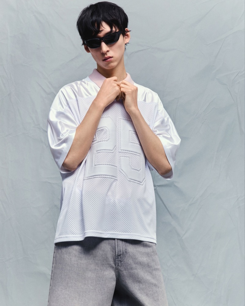 » H&M Pushes Summer Denim Into Skater Territory HM Baggy Denim Shorts Denim Gray