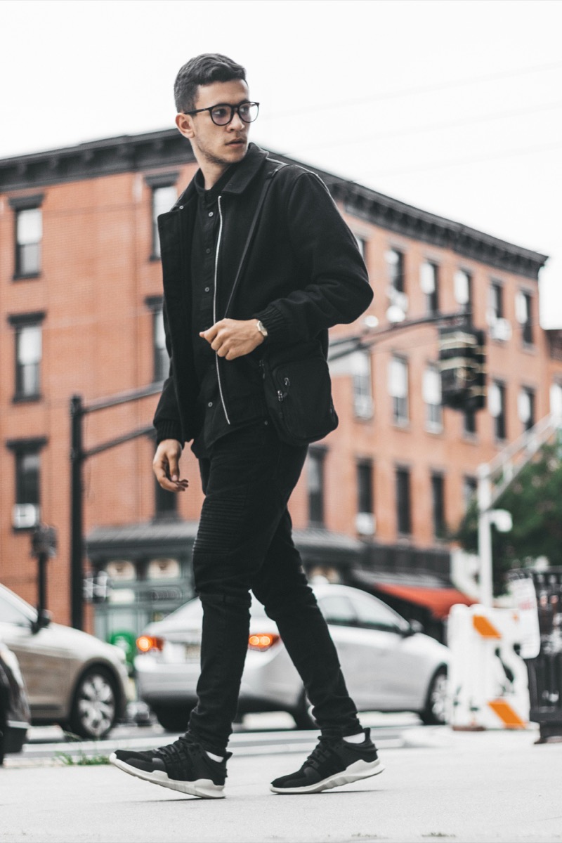 monochromatic outfit men all black » What to Wear in NYC: A Traveler’s Guide to Getting It Right monochromatic outfit men all black