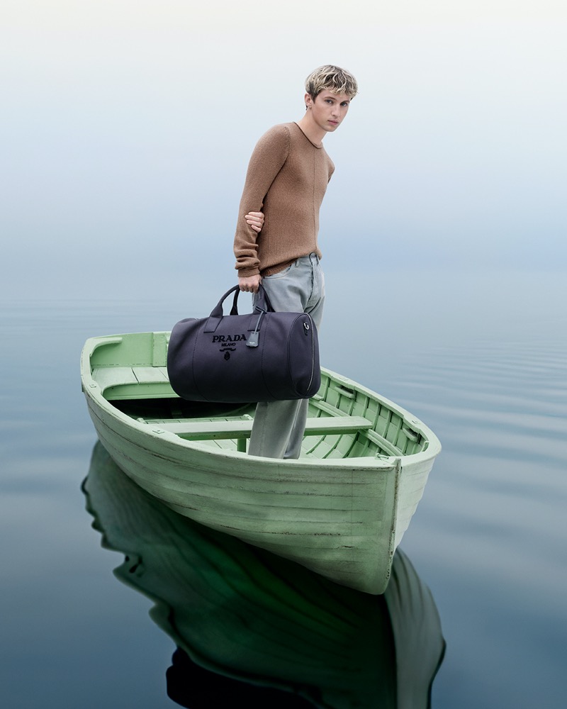 Troye Sivan stars in the Prada Days of Summer advertising campaign. » Troye Sivan Continues to Chart Prada’s Days of Summer Troye Sivan stars in the Prada Days of Summer advertising campaign.