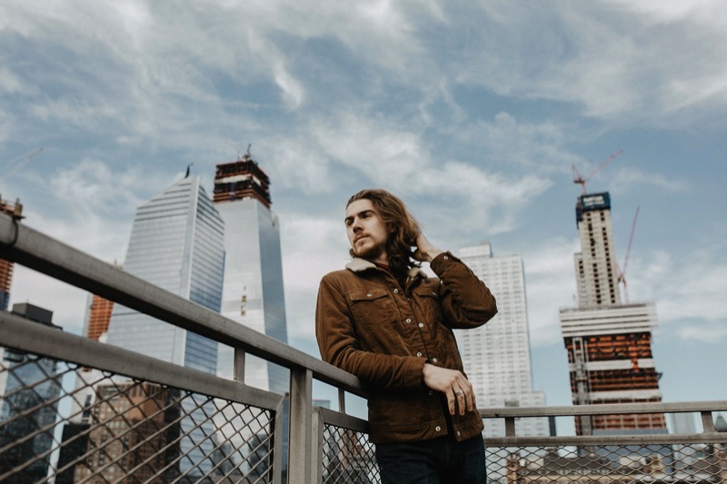 Explore outfit inspiration for what to wear in NYC for men. » What to Wear in NYC: A Traveler’s Guide to Getting It Right Explore outfit inspiration for what to wear in NYC for men.
