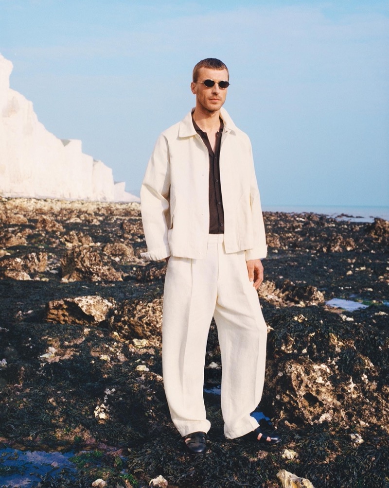 Clément Chabernaud wears a summer ensemble from the Zara Linen Edition capsule collection. » Zara’s Linen Edition Frames Summer Through Texture Clément Chabernaud wears a summer ensemble from the Zara Linen Edition capsule collection.