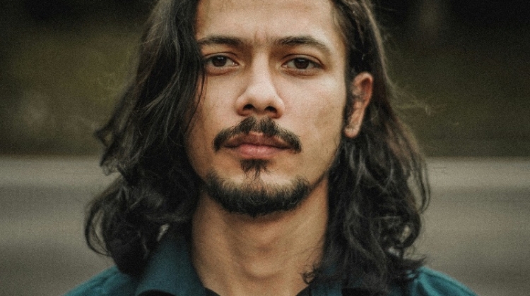 The Bro Flow Haircut: Relaxed Length for the Long-Haul Guy