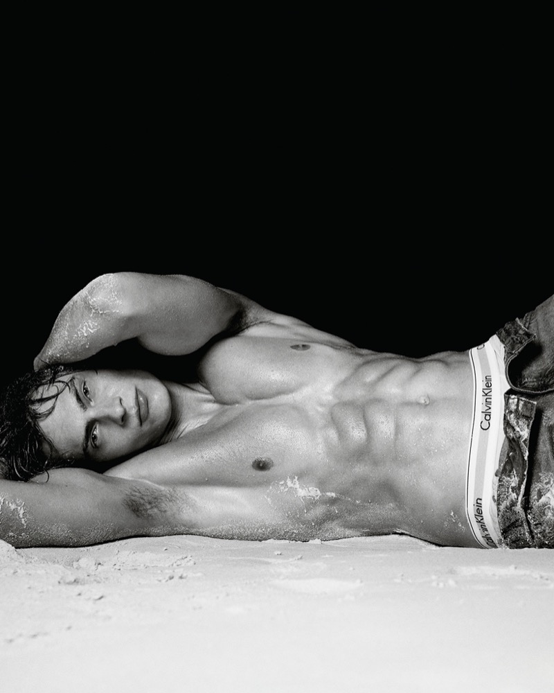 » Calvin Klein Summer 2025 Delivers Denim After Dark Calvin Klein Summer 2025 Campaign 009