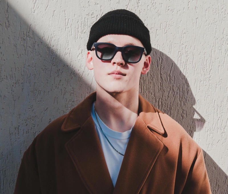 Material and shape may differentiate certain sunglasses, but most are manufactured in the same factories. » Why Affordable Sunglasses Win: From Drops to Trend Swaps Material and shape may differentiate certain sunglasses, but most are manufactured in the same factories.