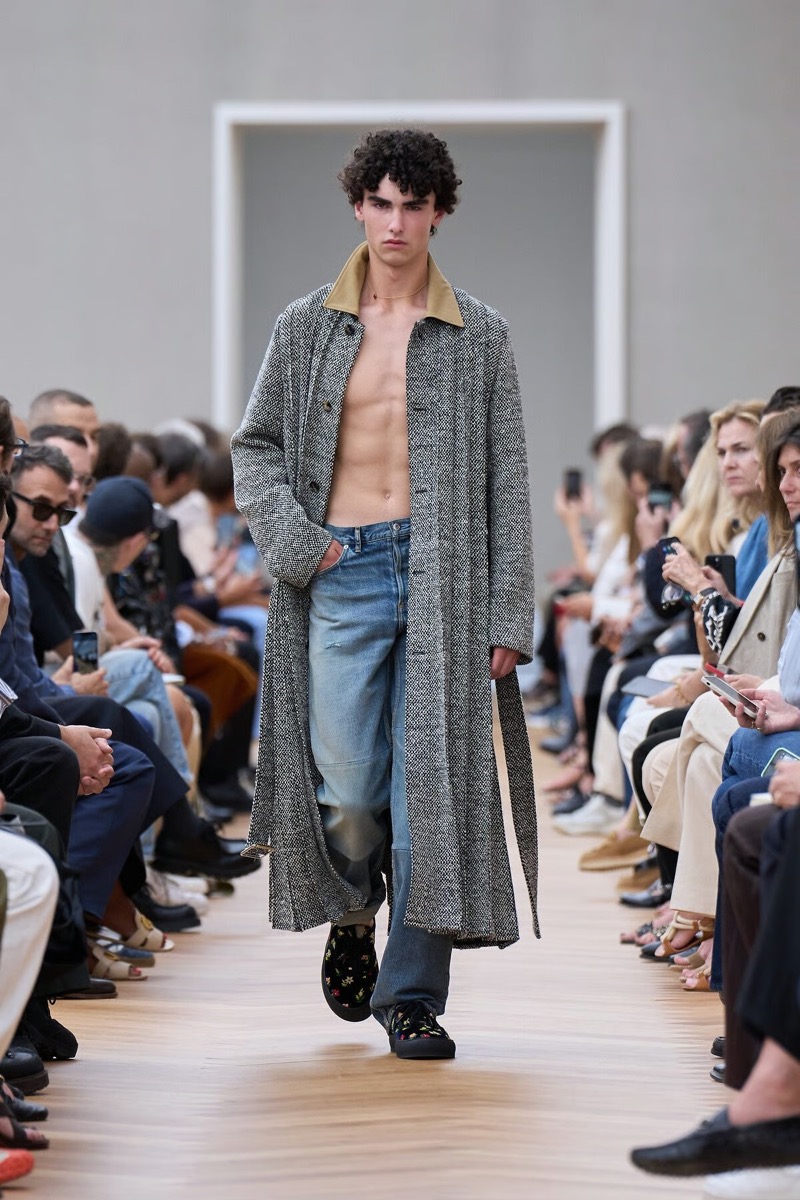 » With Dior Spring 2026, Anderson Gives Old Codes New Weight Dior Spring Summer 2026 005