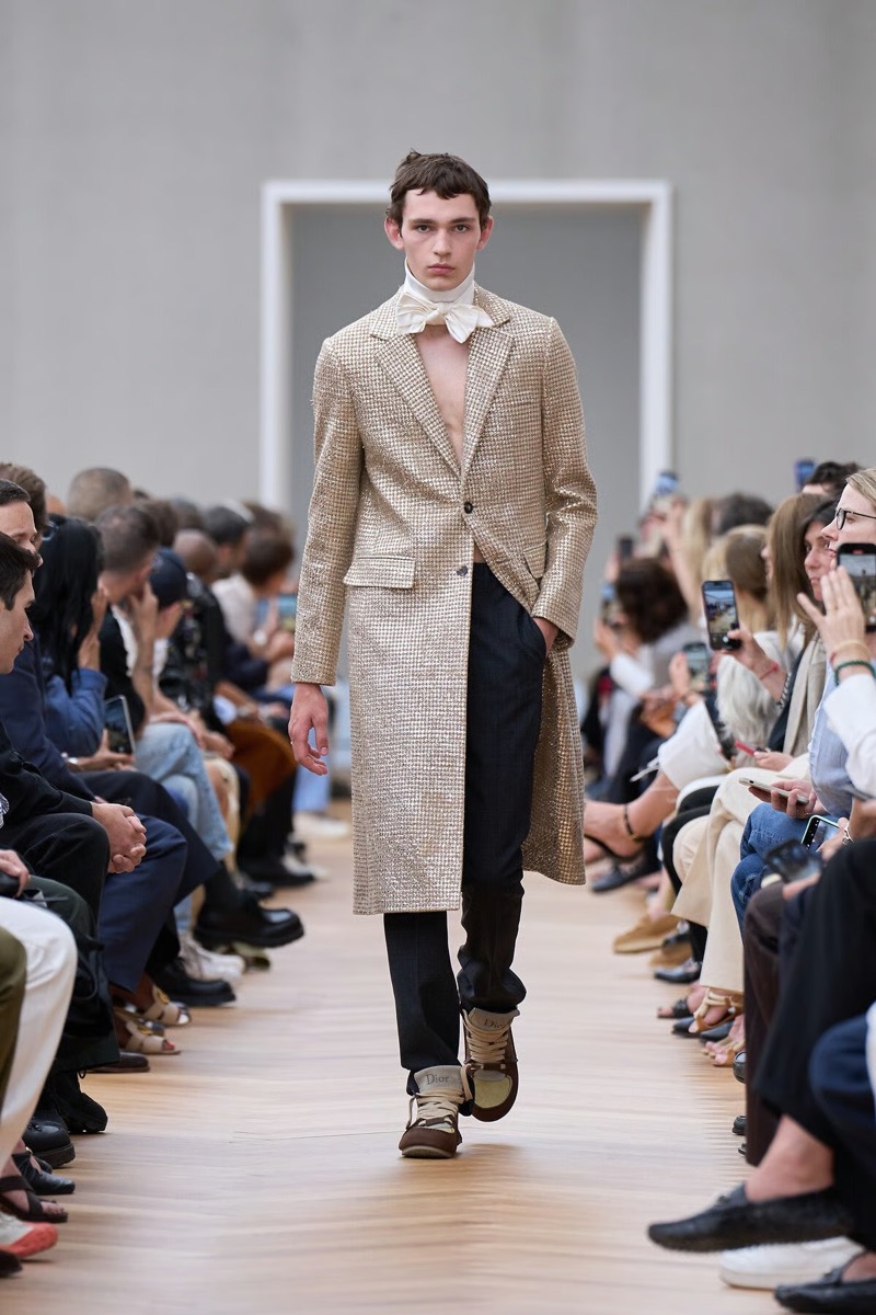 » With Dior Spring 2026, Anderson Gives Old Codes New Weight Dior Spring Summer 2026 007