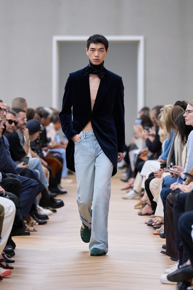 » With Dior Spring 2026, Anderson Gives Old Codes New Weight Dior Spring Summer 2026 016