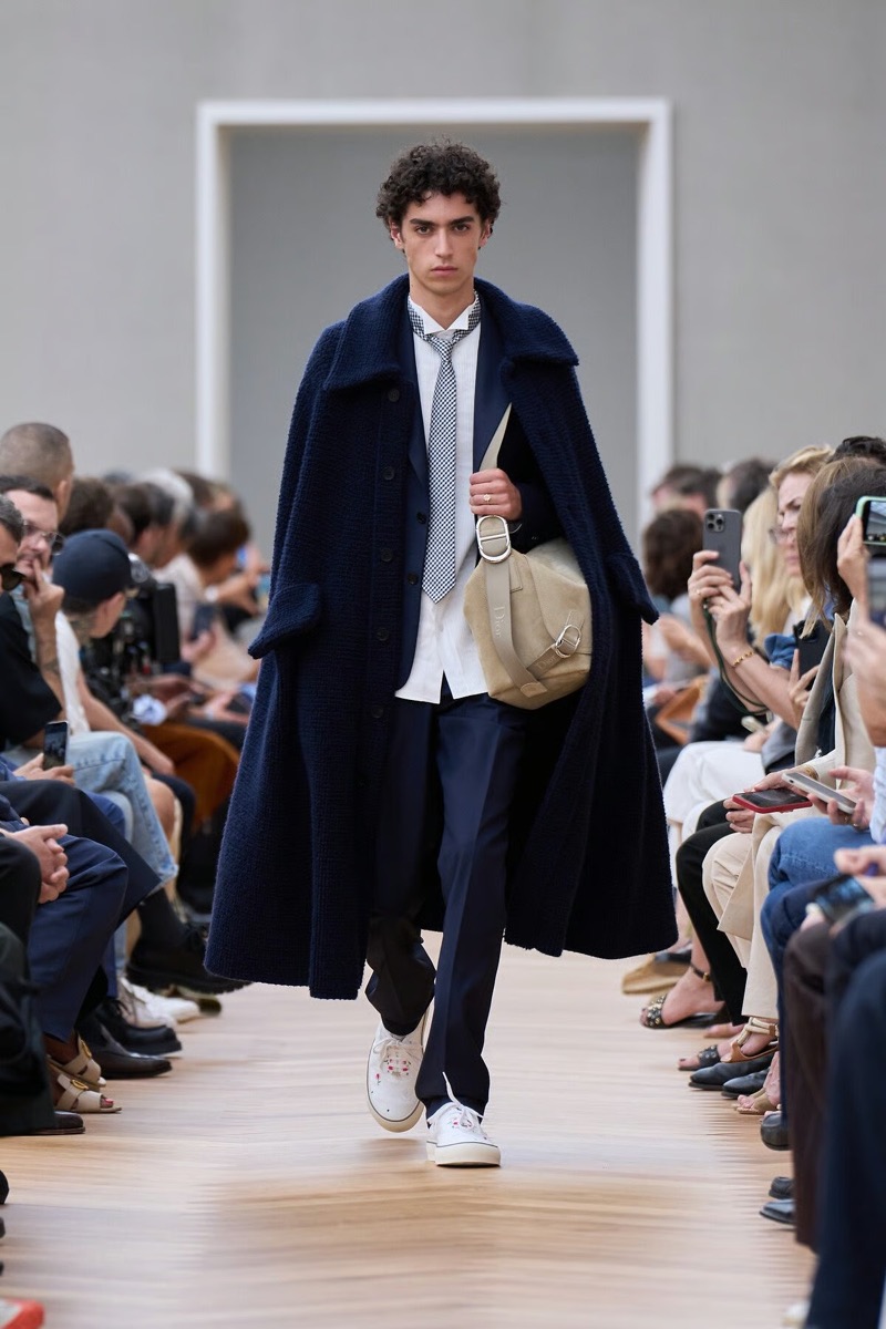» With Dior Spring 2026, Anderson Gives Old Codes New Weight Dior Spring Summer 2026 017