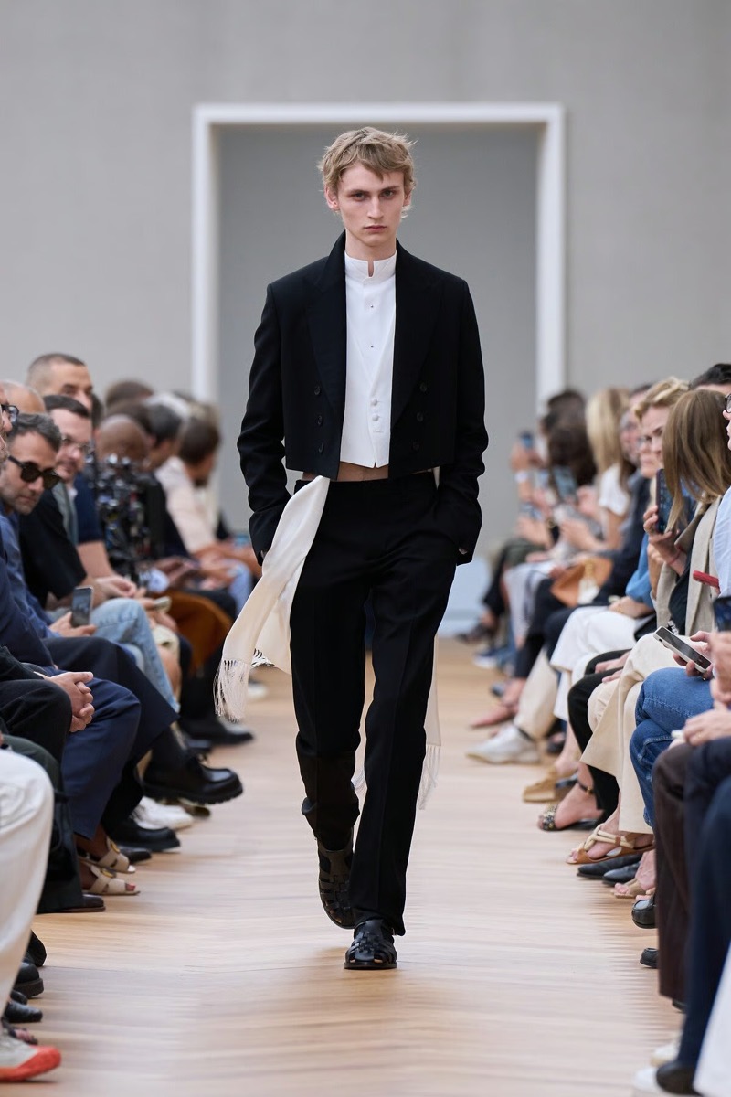 » With Dior Spring 2026, Anderson Gives Old Codes New Weight Dior Spring Summer 2026 019