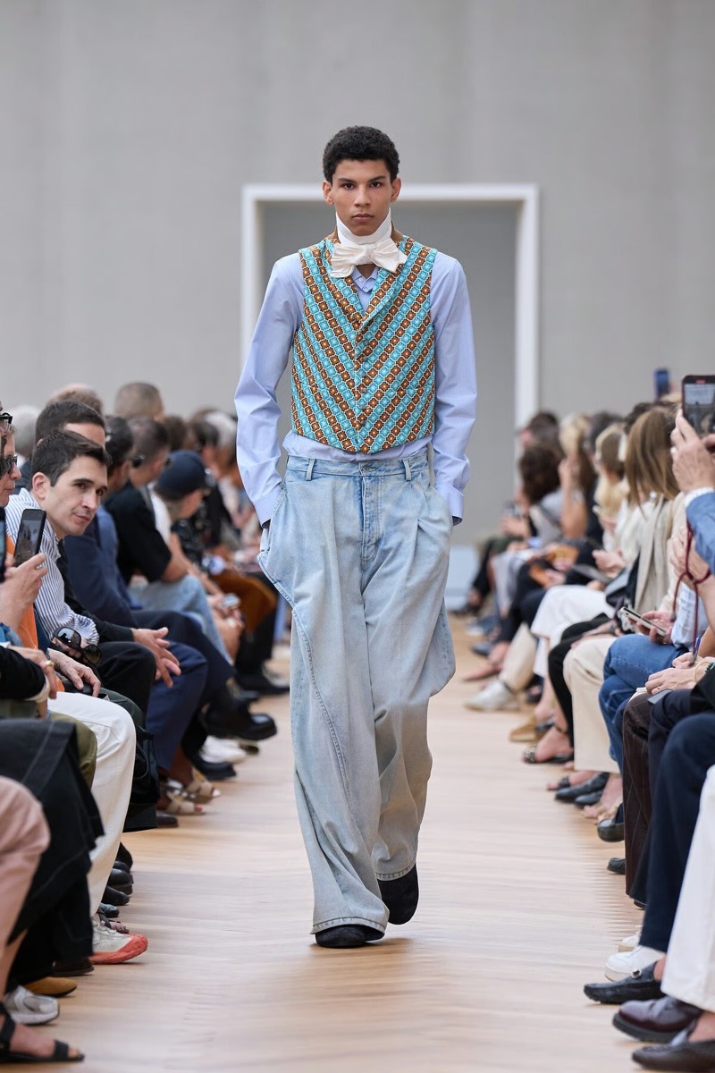 » With Dior Spring 2026, Anderson Gives Old Codes New Weight Dior Spring Summer 2026 021