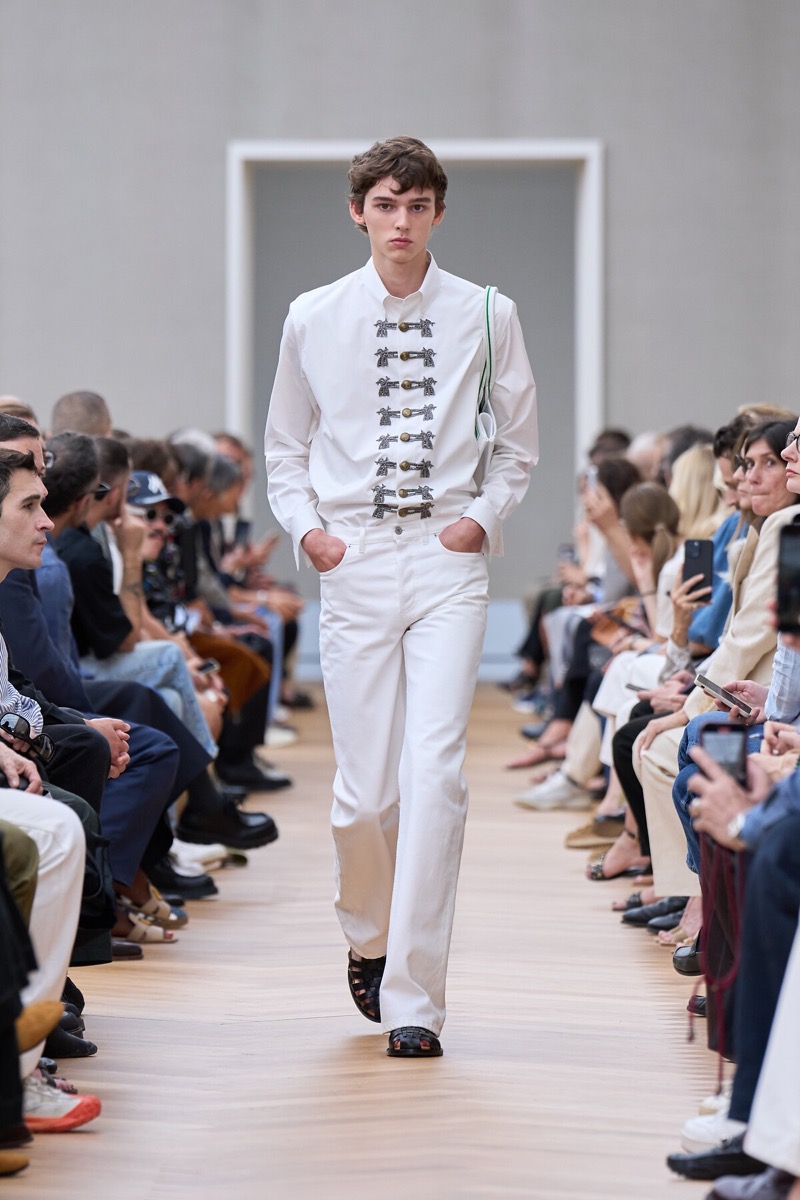 » With Dior Spring 2026, Anderson Gives Old Codes New Weight Dior Spring Summer 2026 023