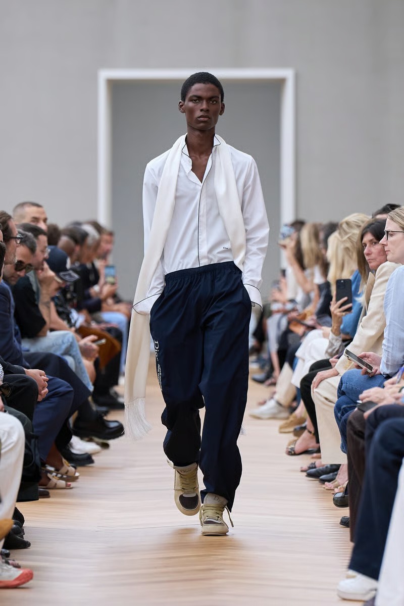 » With Dior Spring 2026, Anderson Gives Old Codes New Weight Dior Spring Summer 2026 024