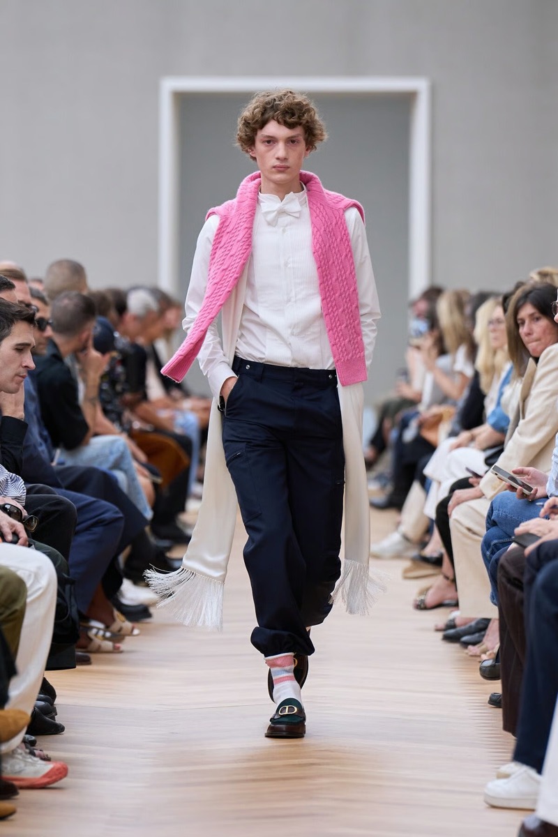» With Dior Spring 2026, Anderson Gives Old Codes New Weight Dior Spring Summer 2026 026