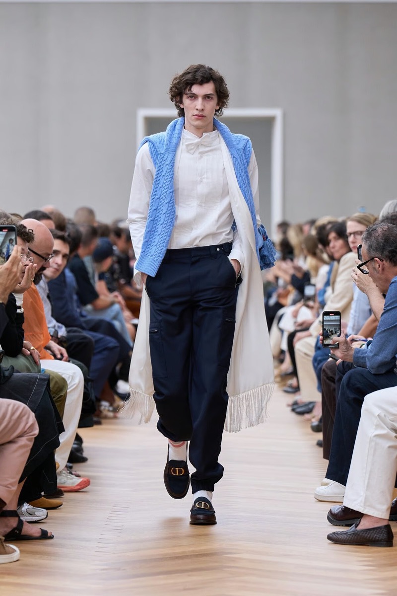 » With Dior Spring 2026, Anderson Gives Old Codes New Weight Dior Spring Summer 2026 027