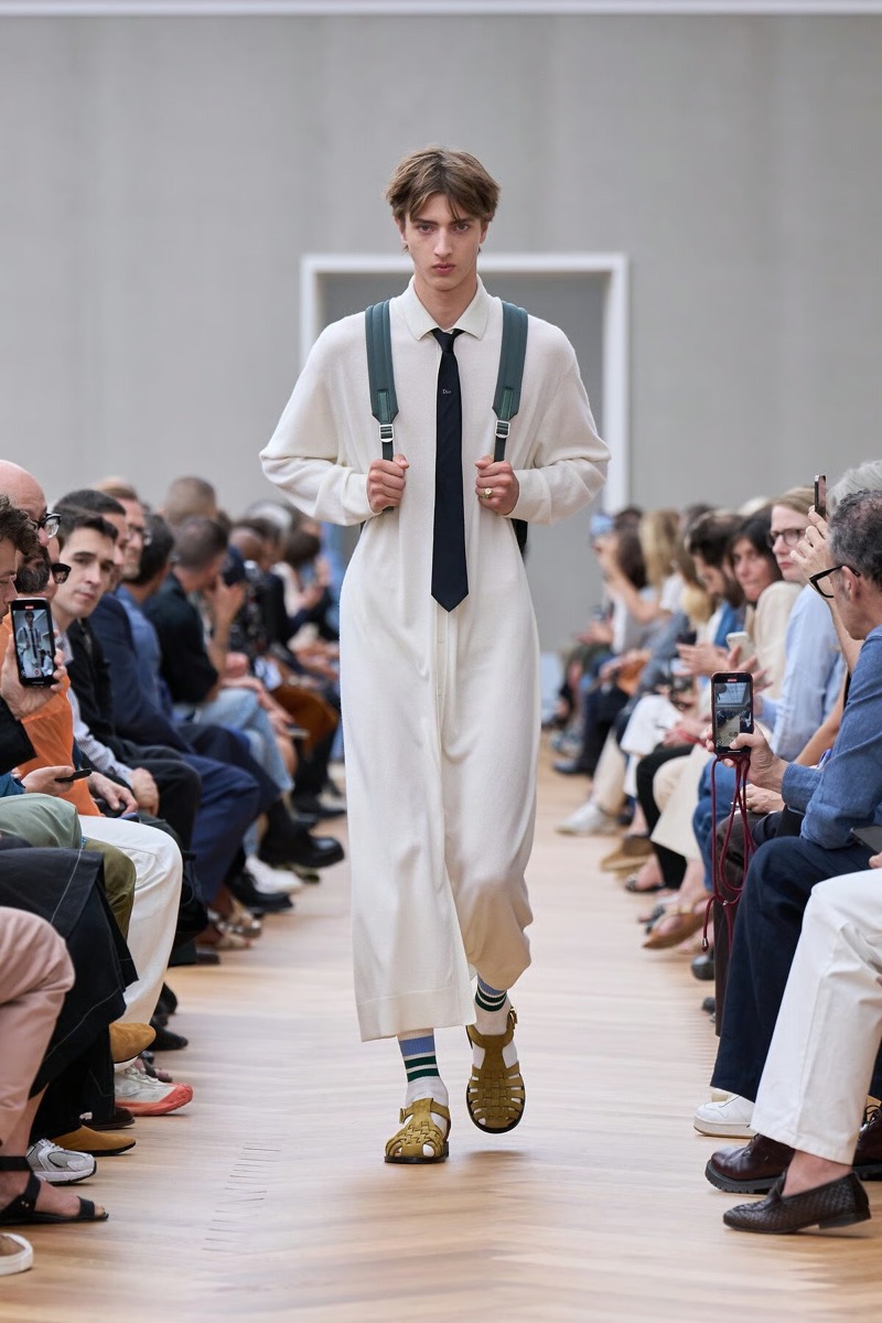 » With Dior Spring 2026, Anderson Gives Old Codes New Weight Dior Spring Summer 2026 029