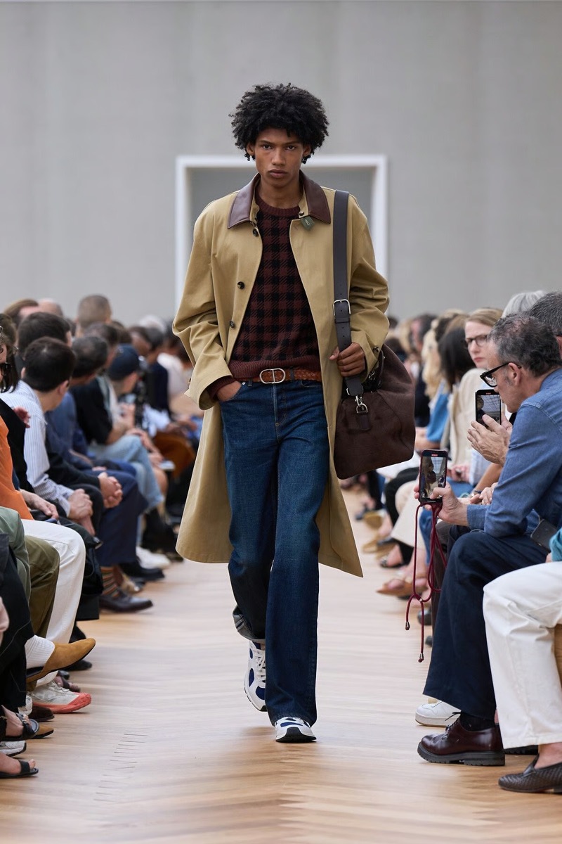 » With Dior Spring 2026, Anderson Gives Old Codes New Weight Dior Spring Summer 2026 033