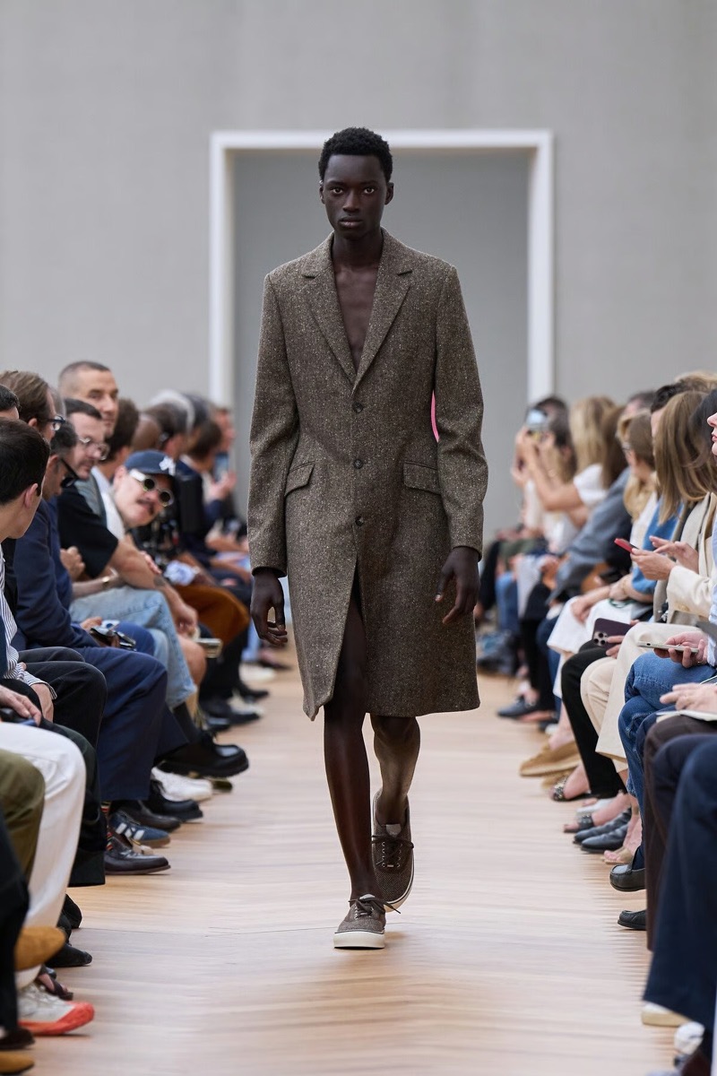 » With Dior Spring 2026, Anderson Gives Old Codes New Weight Dior Spring Summer 2026 038