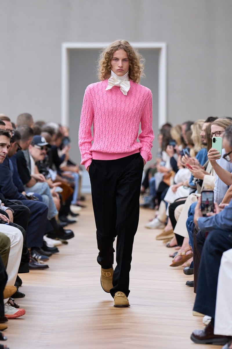 » With Dior Spring 2026, Anderson Gives Old Codes New Weight Dior Spring Summer 2026 039