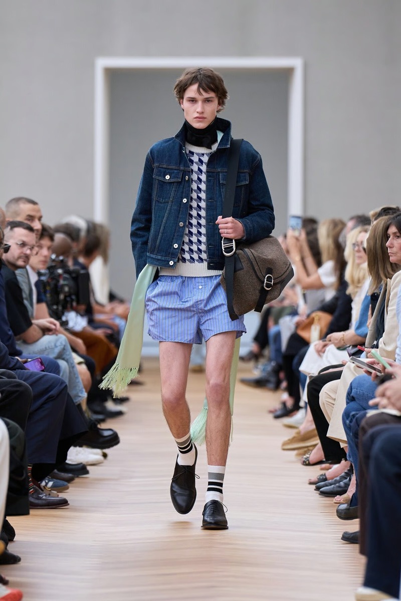 » With Dior Spring 2026, Anderson Gives Old Codes New Weight Dior Spring Summer 2026 040