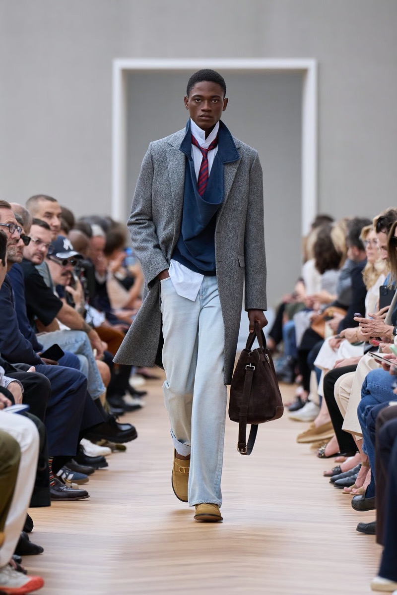 » With Dior Spring 2026, Anderson Gives Old Codes New Weight Dior Spring Summer 2026 041