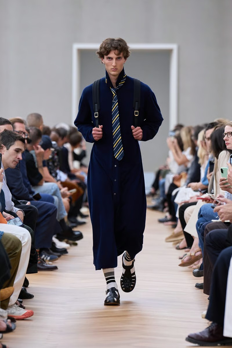 » With Dior Spring 2026, Anderson Gives Old Codes New Weight Dior Spring Summer 2026 042