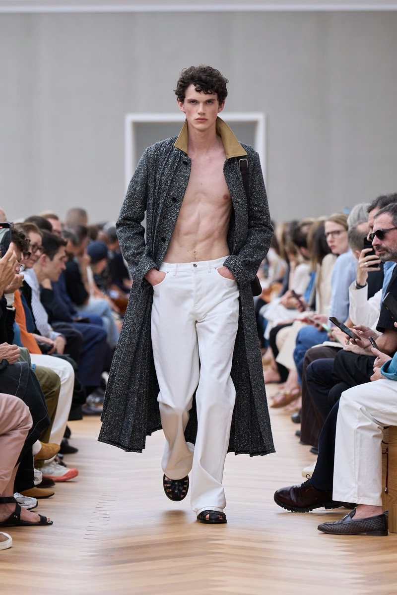 » With Dior Spring 2026, Anderson Gives Old Codes New Weight Dior Spring Summer 2026 044