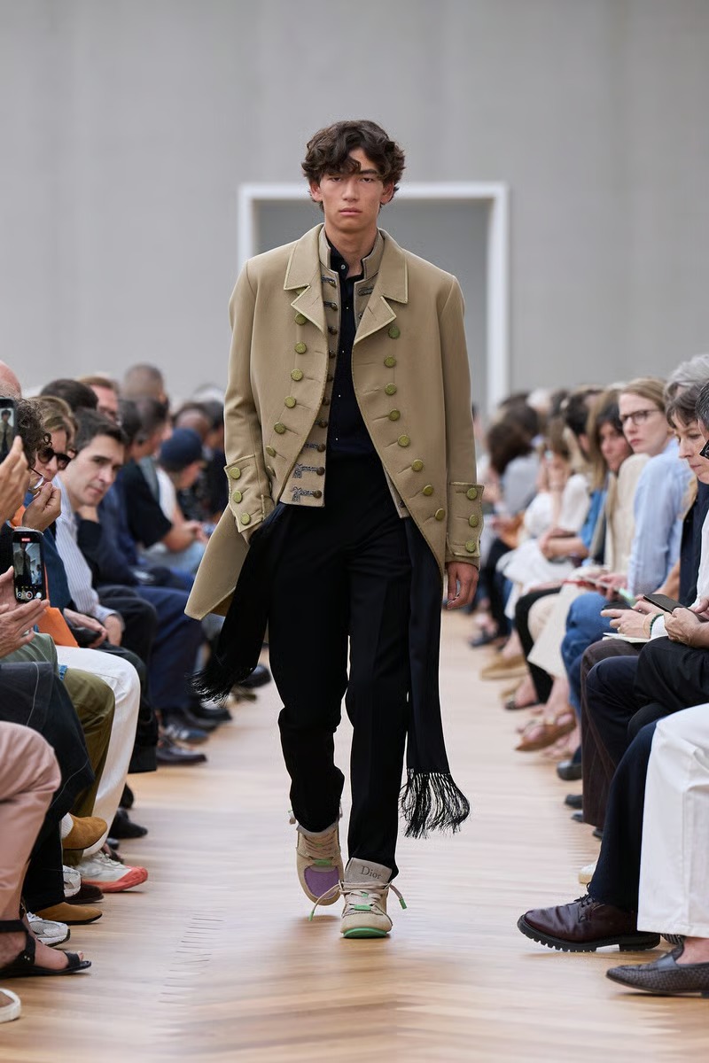 » With Dior Spring 2026, Anderson Gives Old Codes New Weight Dior Spring Summer 2026 045