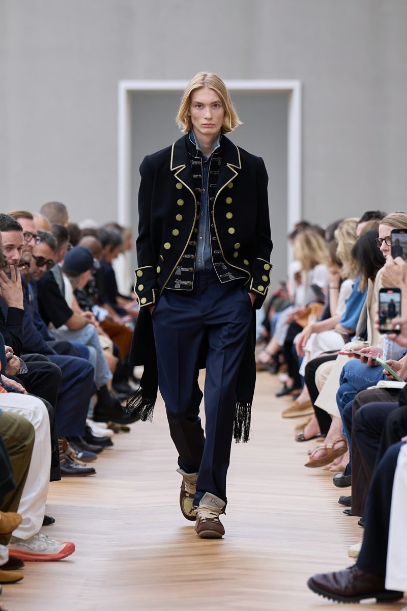 » With Dior Spring 2026, Anderson Gives Old Codes New Weight Dior Spring Summer 2026 046