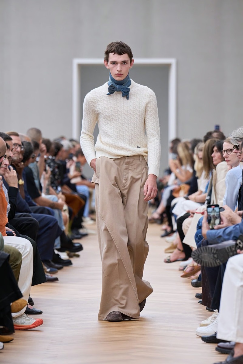 » With Dior Spring 2026, Anderson Gives Old Codes New Weight Dior Spring Summer 2026 054