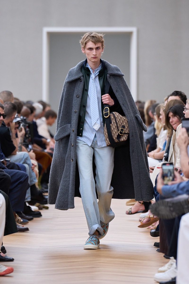 » With Dior Spring 2026, Anderson Gives Old Codes New Weight Dior Spring Summer 2026 055