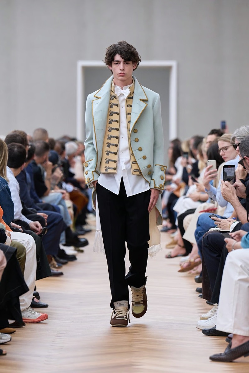» With Dior Spring 2026, Anderson Gives Old Codes New Weight Dior Spring Summer 2026 057
