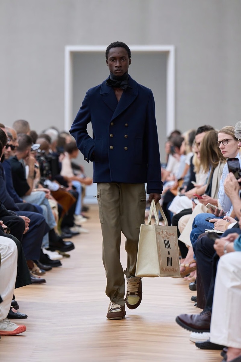 » With Dior Spring 2026, Anderson Gives Old Codes New Weight Dior Spring Summer 2026 058