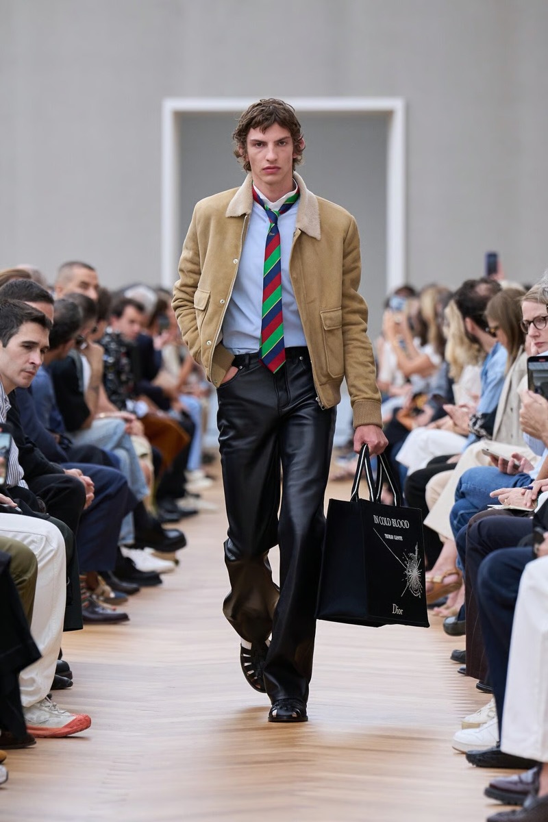 » With Dior Spring 2026, Anderson Gives Old Codes New Weight Dior Spring Summer 2026 060