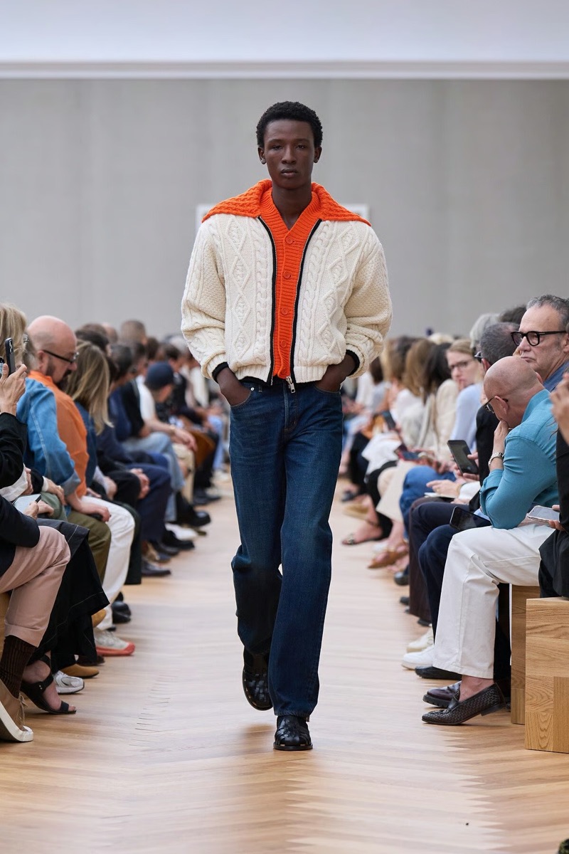 » With Dior Spring 2026, Anderson Gives Old Codes New Weight Dior Spring Summer 2026 064