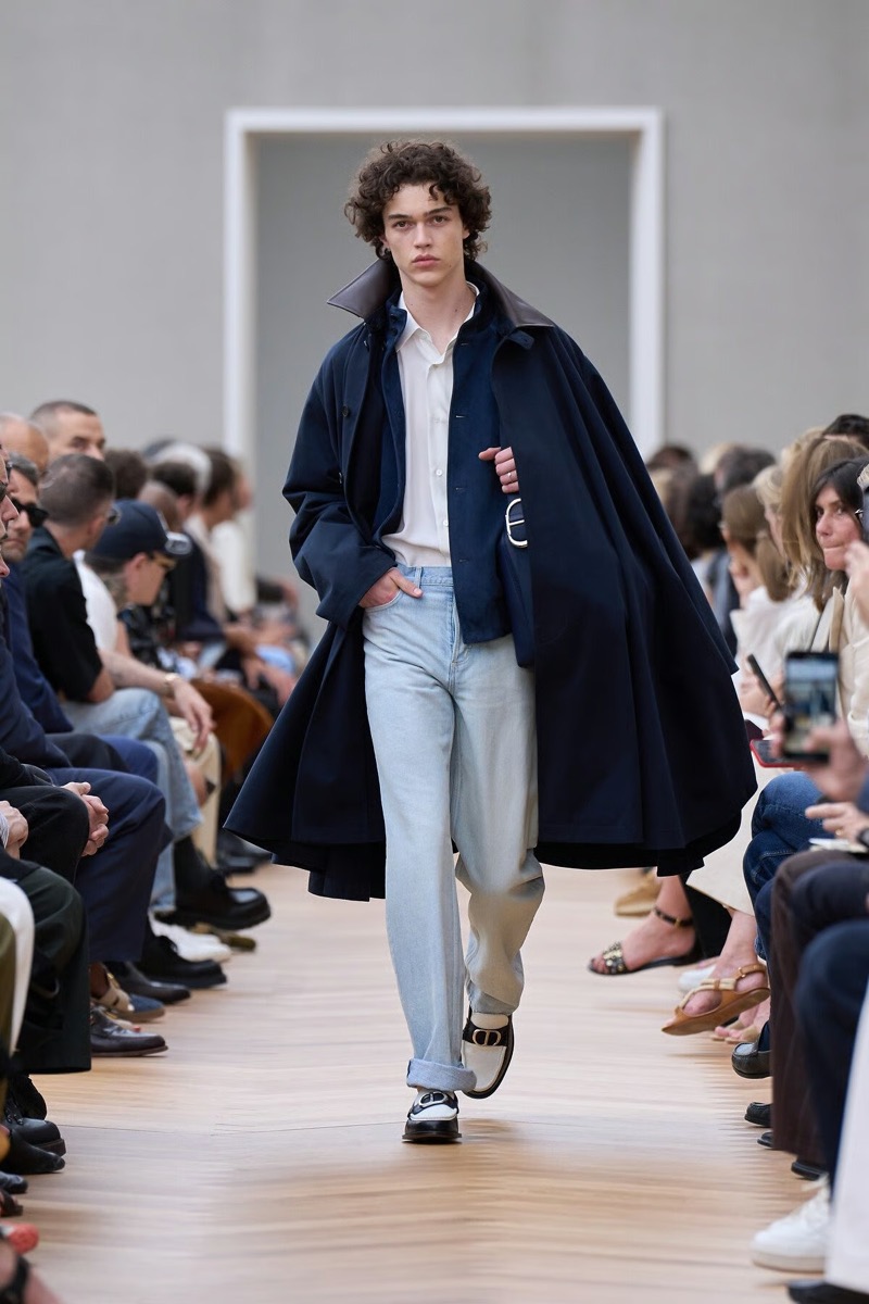 » With Dior Spring 2026, Anderson Gives Old Codes New Weight Dior Spring Summer 2026 065