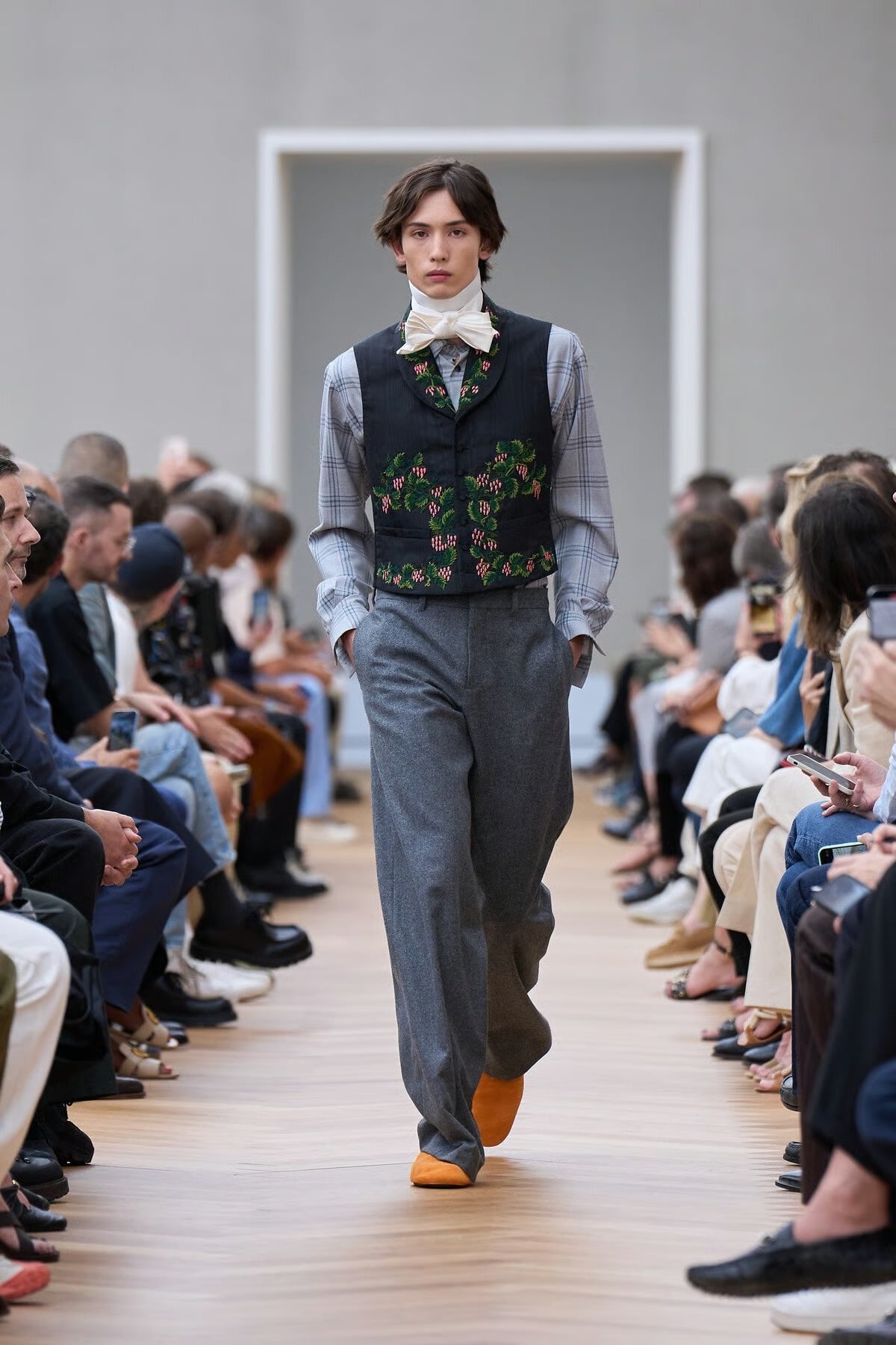 With Dior Spring 2026, Anderson Gives Old Codes New Weight