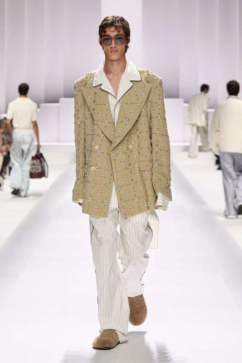 » Dolce & Gabbana Spring 2026 Introduces the Pyjama Boys Dolce Gabbana Spring Summer 2026 044