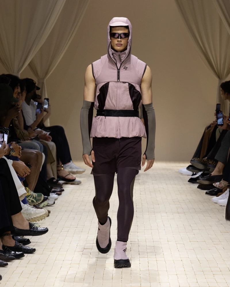 » Emporio Armani Spring 2026 Dresses the Modern Nomad Emporio Armani Spring Summer 2026 003