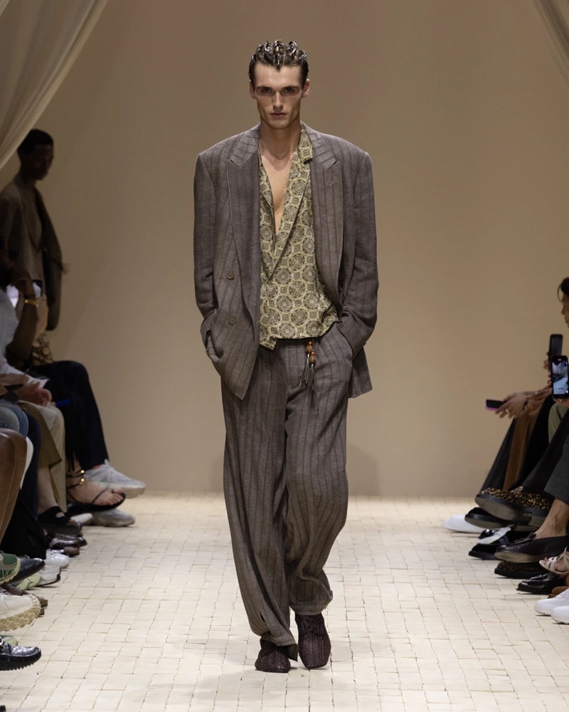 » Emporio Armani Spring 2026 Dresses the Modern Nomad Emporio Armani Spring Summer 2026 021
