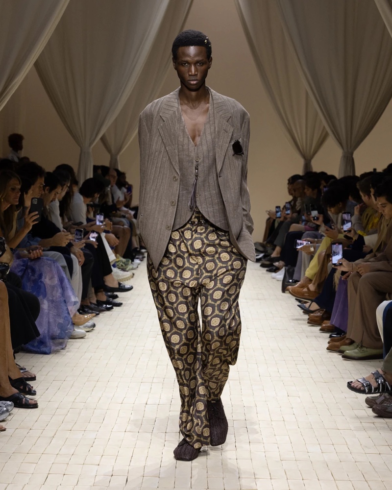 » Emporio Armani Spring 2026 Dresses the Modern Nomad Emporio Armani Spring Summer 2026 022