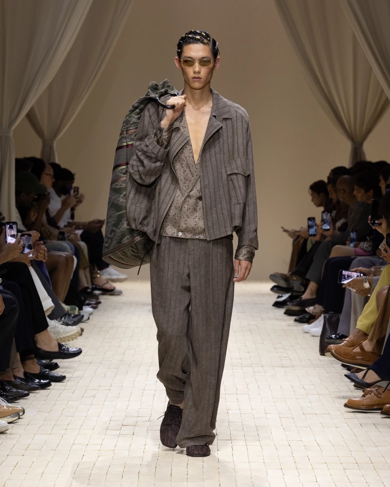 » Emporio Armani Spring 2026 Dresses the Modern Nomad Emporio Armani Spring Summer 2026 023