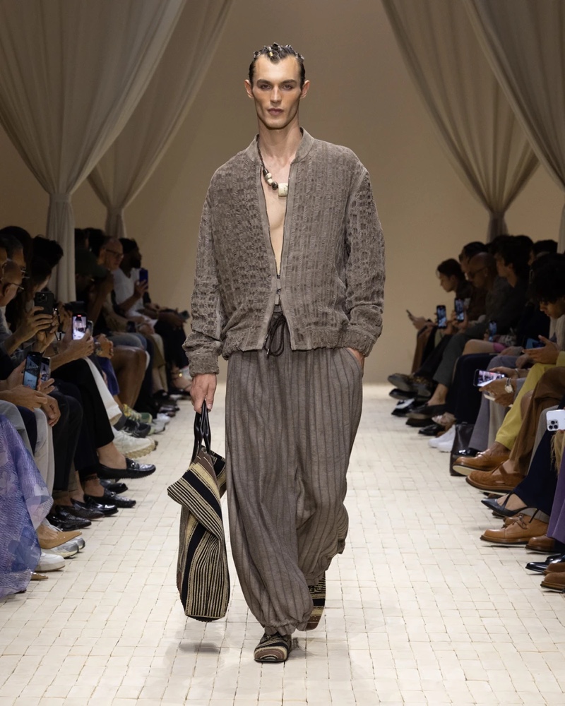 » Emporio Armani Spring 2026 Dresses the Modern Nomad Emporio Armani Spring Summer 2026 024