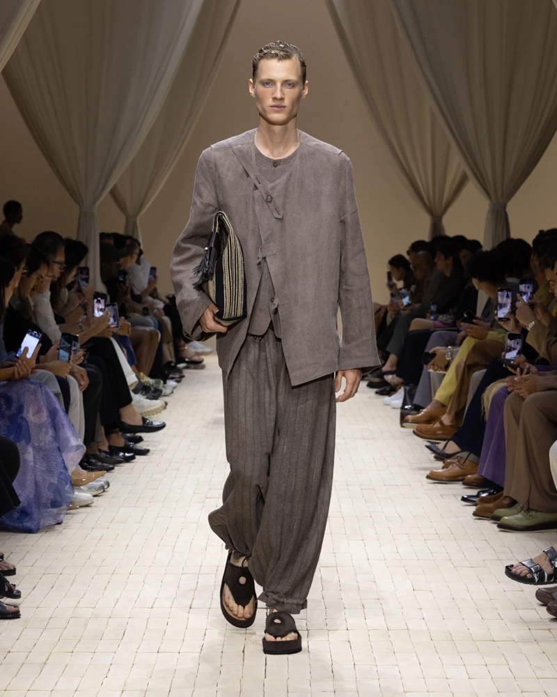 » Emporio Armani Spring 2026 Dresses the Modern Nomad Emporio Armani Spring Summer 2026 025