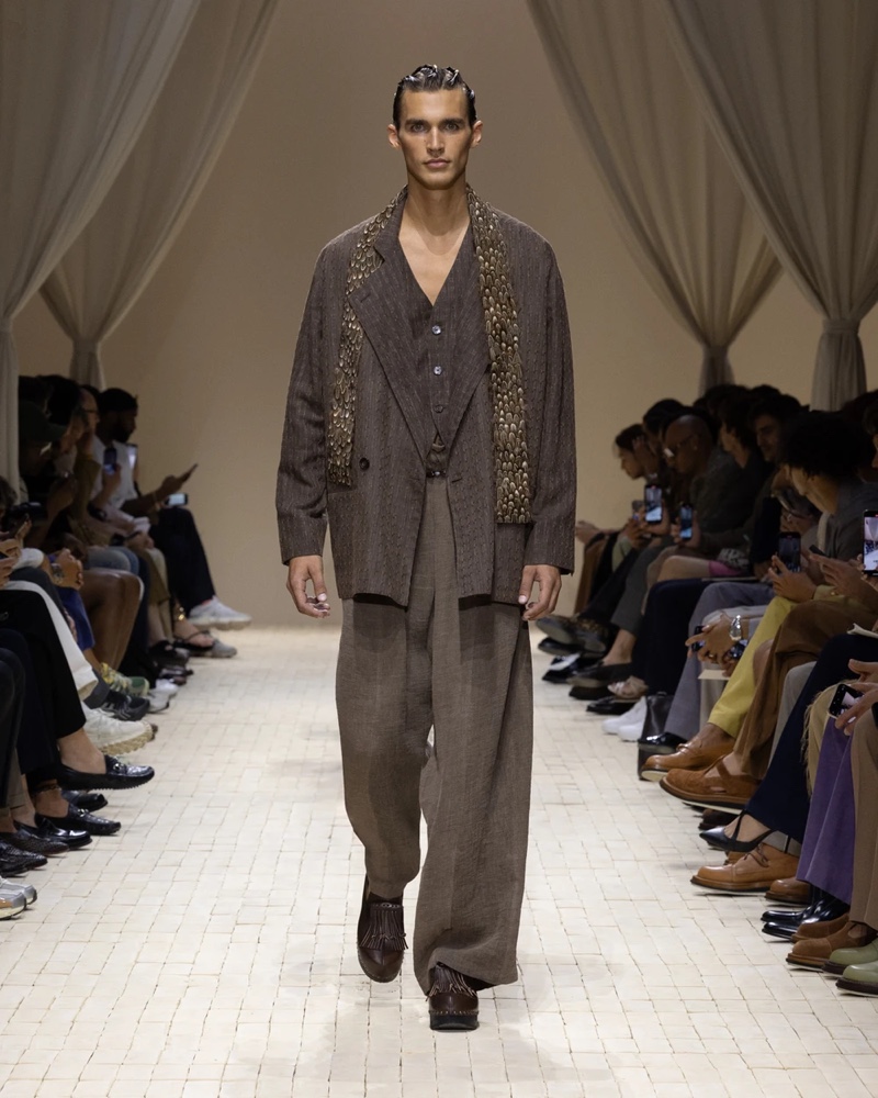 » Emporio Armani Spring 2026 Dresses the Modern Nomad Emporio Armani Spring Summer 2026 028