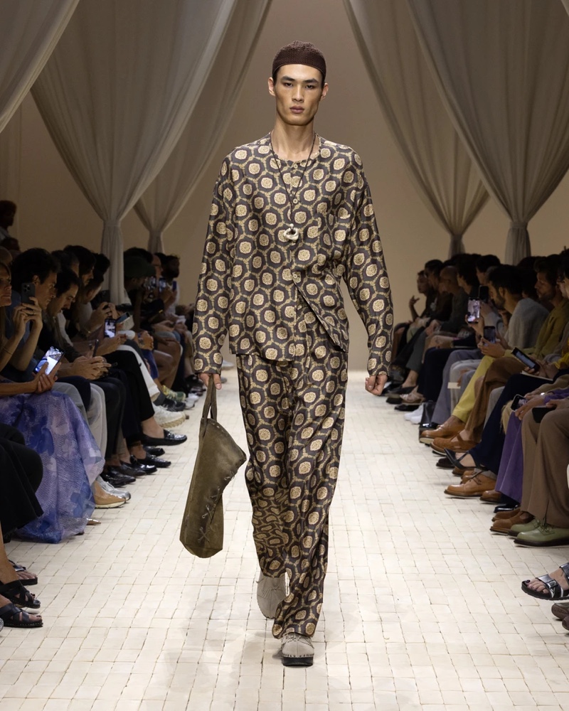 » Emporio Armani Spring 2026 Dresses the Modern Nomad Emporio Armani Spring Summer 2026 030