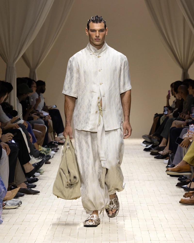 » Emporio Armani Spring 2026 Dresses the Modern Nomad Emporio Armani Spring Summer 2026 044