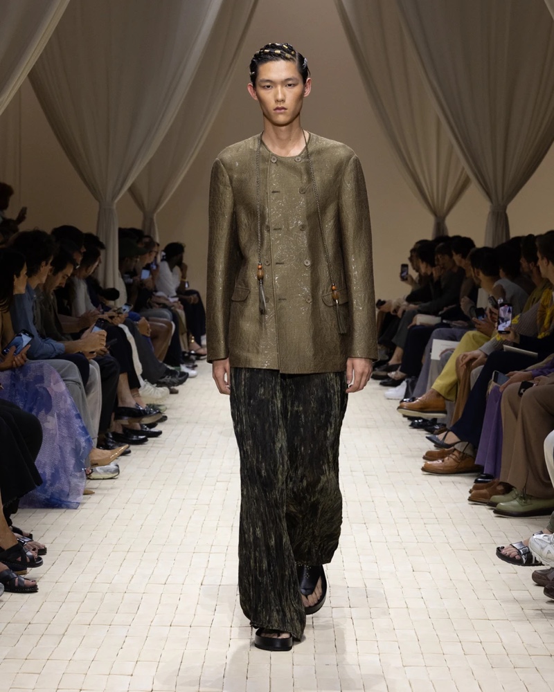» Emporio Armani Spring 2026 Dresses the Modern Nomad Emporio Armani Spring Summer 2026 070
